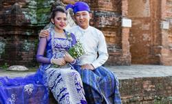 Cặp vợ chồng người Myanmar cùng đầu thai chuyển thành sinh đôi nối lại tiền duyên