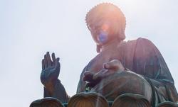 Tại sao tượng Phật lại cúi đầu trước kẻ ăn mày?