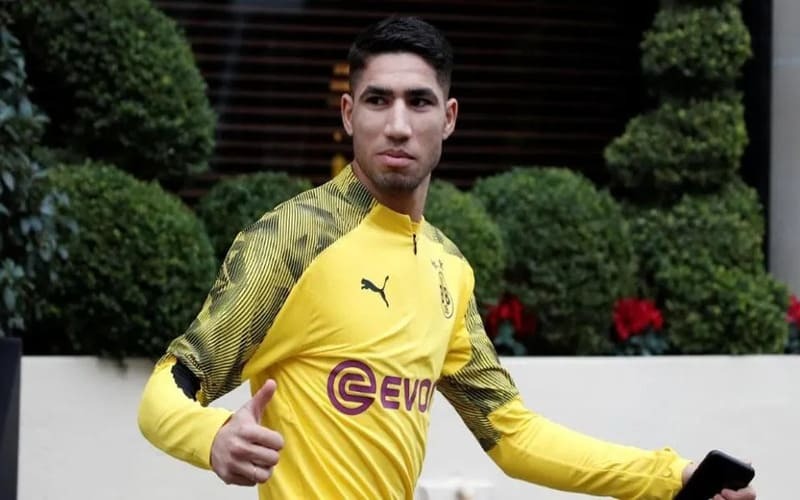 Tại Bundesliga Hakimi có nhiều cơ hội thi đấu hơn và nhanh chóng gây ấn tượng 
