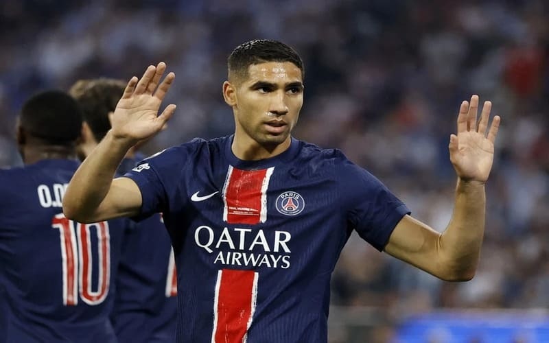 Tại PSG Hakimi tiếp tục đảm nhiệm vị trí hậu vệ phải và wing-back