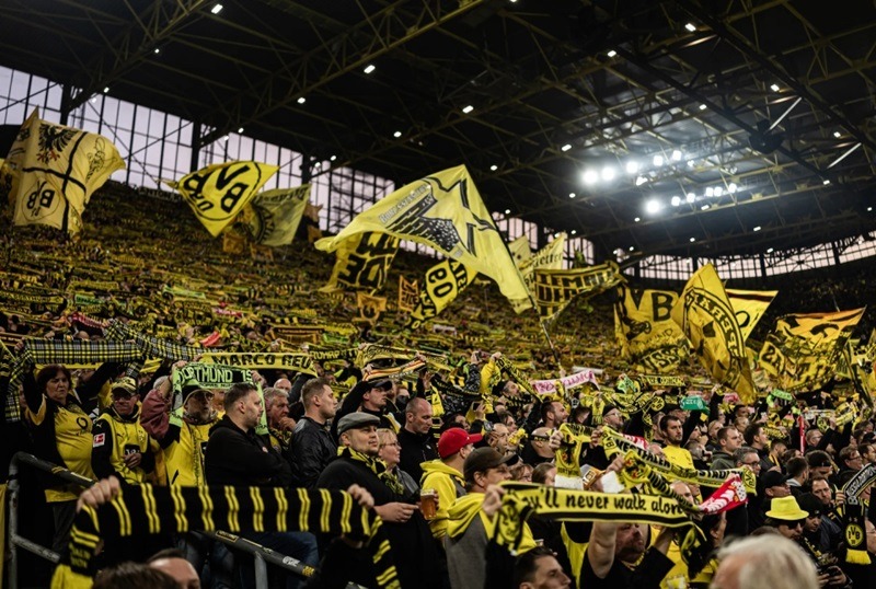 Quy tắc 50+1 giúp các khán đài Bundesliga luôn tràn ngập không khí cuồng nhiệt.