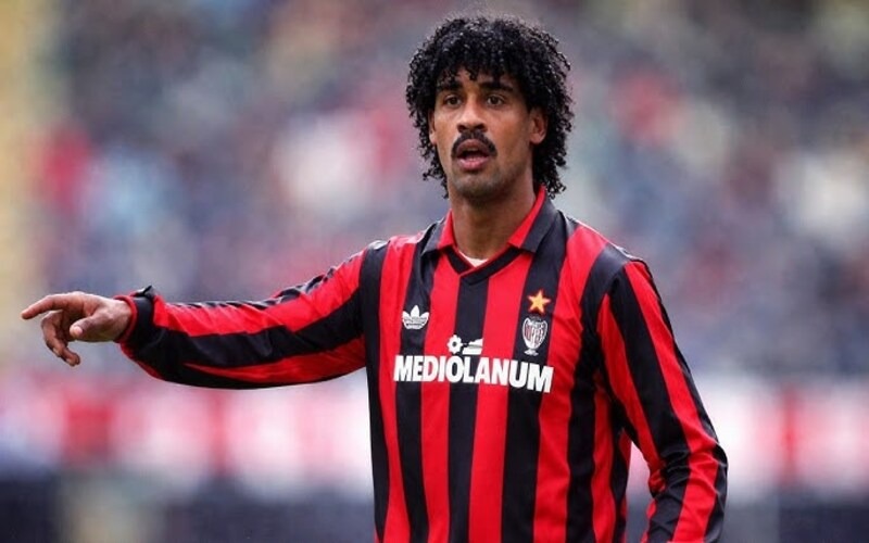 Khả năng tranh chấp và phân phối bóng tạo nên hình ảnh đặc trưng của Frank Rijkaard