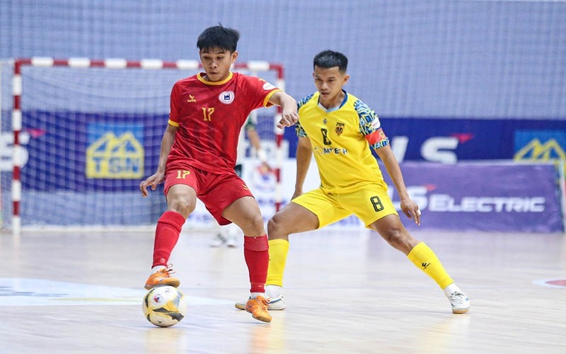 Kỹ thuật kiểm soát và chuyền bóng nhanh đóng vai trò quan trọng trong futsal
