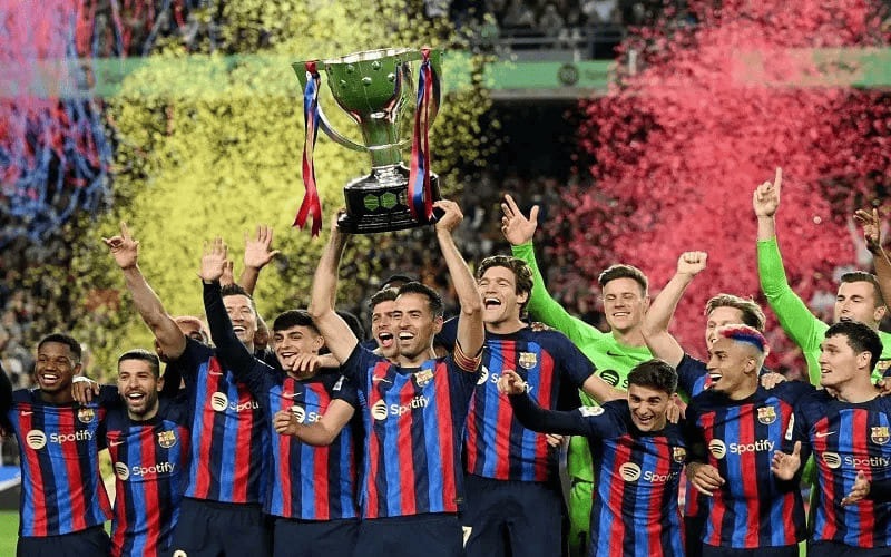 Barcelona và Ajax cũng là các câu lạc bộ giàu thành tích